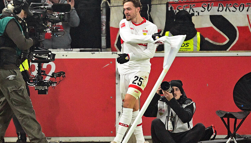 Die Gefühle müssen raus: Jacob Bruun Larsen feiert sein Tor zum 1:1. Die Gefühle müssen raus: Jacob Bruun Larsen feiert sein Tor zum 1:1.