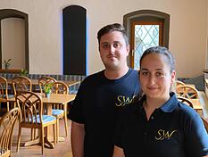 Mike Väth und seine Verlobte Alisa Jochum sind die neuen Pächter der Gastronomie in der Burg Hohenbeilstein. Mike Väth und seine Verlobte Alisa Jochum sind die neuen Pächter der Gastronomie in der Burg Hohenbeilstein.