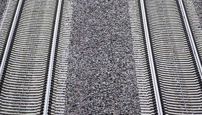 Es gebe mindestens zwei Verletzte, sagte ein Feuerwehrsprecher der Deutschen Presse-Agentur. Es gebe mindestens zwei Verletzte, sagte ein Feuerwehrsprecher der Deutschen Presse-Agentur.