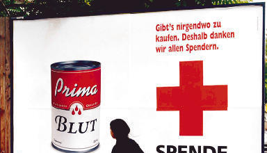 Blut gibt' s nicht im Supermarkt, sagt dieses DRK-Werbeplakat. Auch die SLK-Blutbank freut sich ständig über neue Spender. (Foto: Ulrike Kugler) Blut gibt' s nicht im Supermarkt, sagt dieses DRK-Werbeplakat. Auch die SLK-Blutbank freut sich ständig über neue Spender. (Foto: Ulrike Kugler)
