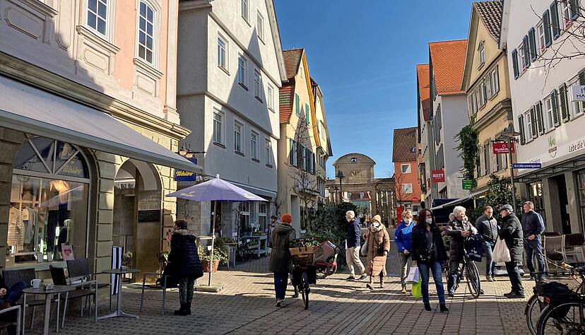 Ungewohntes Bild: Viele Menschen schlendern am Samstag bei strahlendem Sonnenschein durch die Innenstadt. Ungewohntes Bild: Viele Menschen schlendern am Samstag bei strahlendem Sonnenschein durch die Innenstadt.