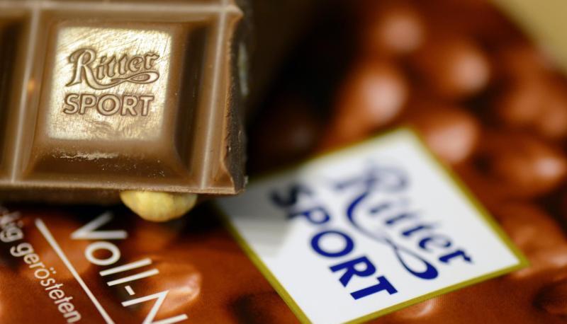 Nach einem Gerichtsurteil darf die Stiftung Warentest in ihrem Schokoladentest Ritter Sport keine irreführende Kennzeichnung eines Vanillearomas vorwerfen. Foto: Patrick Seeger Nach einem Gerichtsurteil darf die Stiftung Warentest in ihrem Schokoladentest Ritter Sport keine irreführende Kennzeichnung eines Vanillearomas vorwerfen. Foto: Patrick Seeger