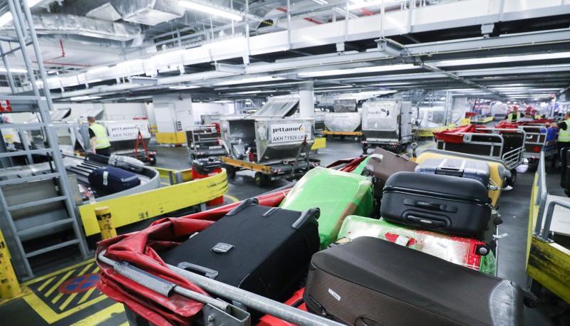 Gepäckabfertigung am Flughafen Hamburg. Gepäckabfertigung am Flughafen Hamburg.