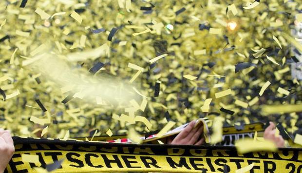 Borussia Dortmund hat bisher der meisten Dauerkarten in der Bundesliga verkauft. Borussia Dortmund hat bisher der meisten Dauerkarten in der Bundesliga verkauft.