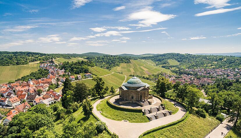 Die Grabkapelle auf dem Württemberg ist ein Highlight des Weinwanderweges.
Fotos: Geiselhart; Stuttgart-Marketing GmbH/Jürgen Pollak/dpa-tmn Die Grabkapelle auf dem Württemberg ist ein Highlight des Weinwanderweges.
Fotos: Geiselhart; Stuttgart-Marketing GmbH/Jürgen Pollak/dpa-tmn