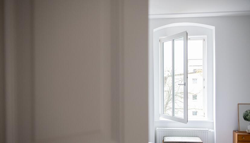 Kochen und Wäschetrocknen in der Wohnung erfordern häufigeres Lüften. Kochen und Wäschetrocknen in der Wohnung erfordern häufigeres Lüften.