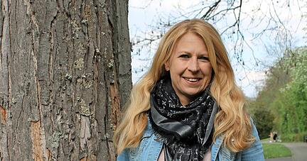 Seit 30 Jahren arbeitet Claudia Hirnschal als Hebamme, über 1000 Geburten hat sie in dieser Zeit begleitet. Die Freude an ihrem Beruf hat sich die 49-Jährige bewahrt.
Foto: Elfi Hofmann Seit 30 Jahren arbeitet Claudia Hirnschal als Hebamme, über 1000 Geburten hat sie in dieser Zeit begleitet. Die Freude an ihrem Beruf hat sich die 49-Jährige bewahrt.
Foto: Elfi Hofmann