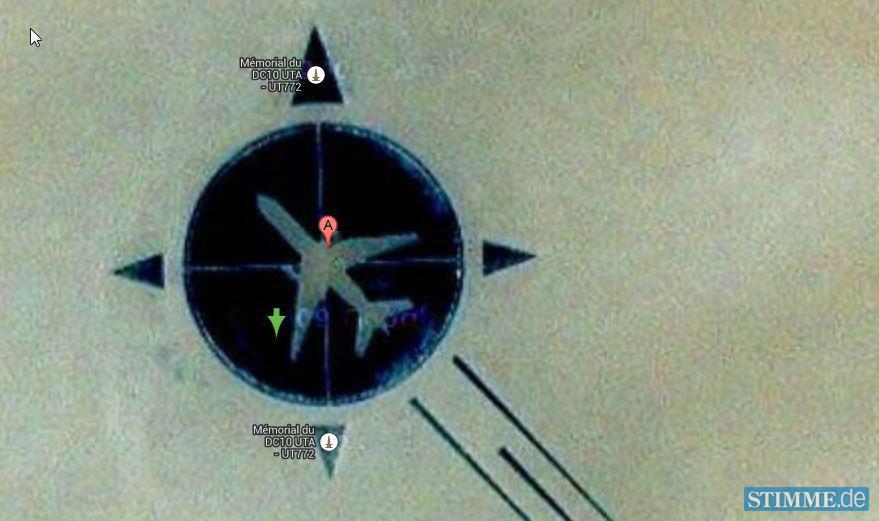 Mit Steinen wurde hier mitten in der Sahara ein Denkmal gebaut, das von der Luft aus gut erkennbar ist. Es soll an ein Unglück erinnern: Der Flug Union de Transports Aériens 772 war ein Linienflug der französischen Luftlinie Union de Transports Aériens, der am 19. September 1989 aufgrund eines Bombenanschlags im Niger abstürzte. Alle 170 Insassen starben. Mit Steinen wurde hier mitten in der Sahara ein Denkmal gebaut, das von der Luft aus gut erkennbar ist. Es soll an ein Unglück erinnern: Der Flug Union de Transports Aériens 772 war ein Linienflug der französischen Luftlinie Union de Transports Aériens, der am 19. September 1989 aufgrund eines Bombenanschlags im Niger abstürzte. Alle 170 Insassen starben.