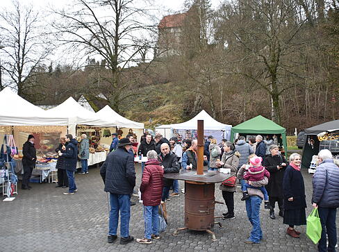Jagsttal-Weihnachtsmarkt in Buchenbach: Die Dorfgemeinschaft kommt zusammen. Jagsttal-Weihnachtsmarkt in Buchenbach: Die Dorfgemeinschaft kommt zusammen.