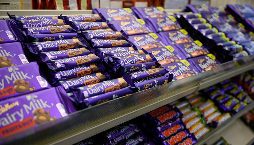 Fehlen an keinem Kiosk in Großbritannien: Artikel von Cadbury. (Archivbild) Fehlen an keinem Kiosk in Großbritannien: Artikel von Cadbury. (Archivbild)