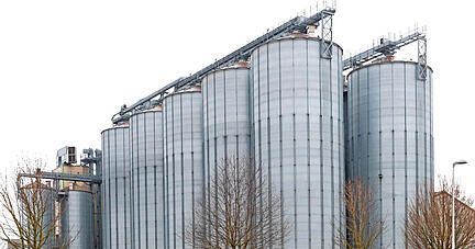 Prägen das Gewerbegebiet Buchäcker bei Bad Rappenau-Bonfeld: die Silos der Agroa-Raiffeisen-Genossenschaft. Prägen das Gewerbegebiet Buchäcker bei Bad Rappenau-Bonfeld: die Silos der Agroa-Raiffeisen-Genossenschaft.