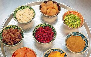 Frische Zutaten sind das Geheimnis der persischen Küche - dazu gehören auch Kräuter und Gewürze. Frische Zutaten sind das Geheimnis der persischen Küche - dazu gehören auch Kräuter und Gewürze.