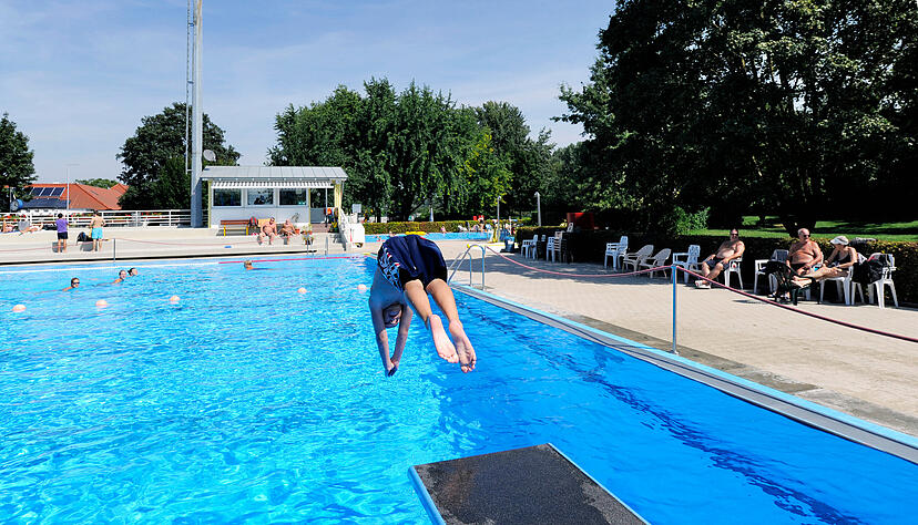 Das Ernst-Freyer Freibad in Obereisesheim öffnet 2025 ebenfalls seine Pforten und bietet Badespaß und Entspannung. Das Ernst-Freyer Freibad in Obereisesheim öffnet 2025 ebenfalls seine Pforten und bietet Badespaß und Entspannung.