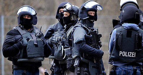 In mehreren Landkreisen, unter anderem in Baden-Württemberg, ist derzeit das SEK im Einsatz. Polizei und Staatsanwaltschaft halten sich zu den Hintergründen bedeckt. In mehreren Landkreisen, unter anderem in Baden-Württemberg, ist derzeit das SEK im Einsatz. Polizei und Staatsanwaltschaft halten sich zu den Hintergründen bedeckt.