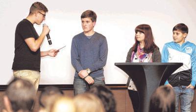 Viele Zuhörer hatten die Kandidaten für den Jugendgemeinderat in der Experimenta vor sich, als sie sich auf der Bühne den Fragen stellten.Foto: Mario Berger Viele Zuhörer hatten die Kandidaten für den Jugendgemeinderat in der Experimenta vor sich, als sie sich auf der Bühne den Fragen stellten.Foto: Mario Berger