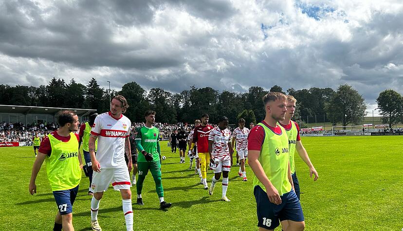 Zur Halbzeit führt der VfB in Hollenbach mit 4:0 Zur Halbzeit führt der VfB in Hollenbach mit 4:0