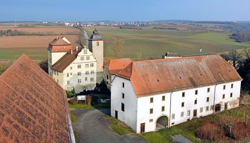 Das Schloss Heuchlingen in Bad Friedrichshall wird heute teils als Architekturbüro genutzt. Wie es in Zukunft weitergeht soll ein Vergabe-Verfahren zeigen. Das Schloss Heuchlingen in Bad Friedrichshall wird heute teils als Architekturbüro genutzt. Wie es in Zukunft weitergeht soll ein Vergabe-Verfahren zeigen.