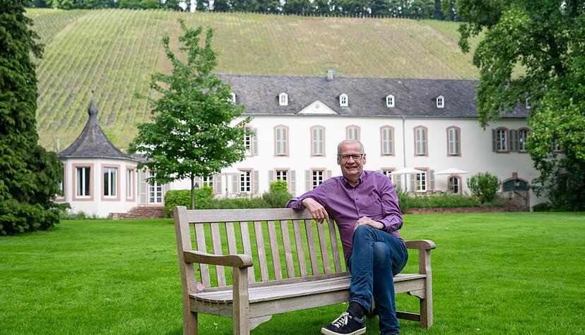 Sein Leben als Weingutsbesitzer und TV-Moderator macht ihm Spaß. Sein Leben als Weingutsbesitzer und TV-Moderator macht ihm Spaß.
