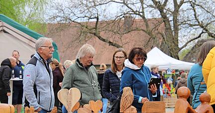 Der Kunsthandwerkermarkt "KunstKult" auf dem Schlossplatz und im angrenzenden Gemeindehaus bietet viel Kreatives und Handgefertigtes.
Fotos: Rainer Gaukel Der Kunsthandwerkermarkt "KunstKult" auf dem Schlossplatz und im angrenzenden Gemeindehaus bietet viel Kreatives und Handgefertigtes.
Fotos: Rainer Gaukel