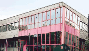 Die Firma Behringer mit Sitz in Kirchardt ist international aktiv und verkauft unter anderem Industriesägen.Foto: Adrian Hoffmann Die Firma Behringer mit Sitz in Kirchardt ist international aktiv und verkauft unter anderem Industriesägen.Foto: Adrian Hoffmann