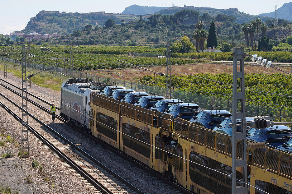 Der Blackout in Spanien brachte diesen Zug in der Nähe von Sagunto, im Osten des Landes, zum Stehen. Der Blackout in Spanien brachte diesen Zug in der Nähe von Sagunto, im Osten des Landes, zum Stehen.