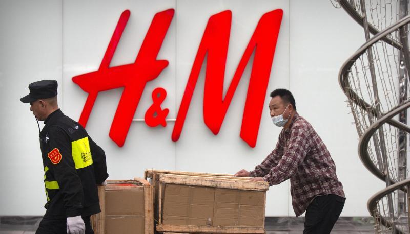 Nach der Verhängung von EU-Sanktionen gegen China sind die schwedische Modekette und andere ausländische Unternehmen von der chinesischen Regierung unter Beschuss geraten. Nach der Verhängung von EU-Sanktionen gegen China sind die schwedische Modekette und andere ausländische Unternehmen von der chinesischen Regierung unter Beschuss geraten.