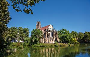 Am malerischen Feuersee mit der Johanneskirche endet die Stäffelestour.
Fotos: Stuttgart-Marketing GmbH/Achim Mende, Thomas Niedermüller, Martina Denker/dpa-tmn Am malerischen Feuersee mit der Johanneskirche endet die Stäffelestour.
Fotos: Stuttgart-Marketing GmbH/Achim Mende, Thomas Niedermüller, Martina Denker/dpa-tmn